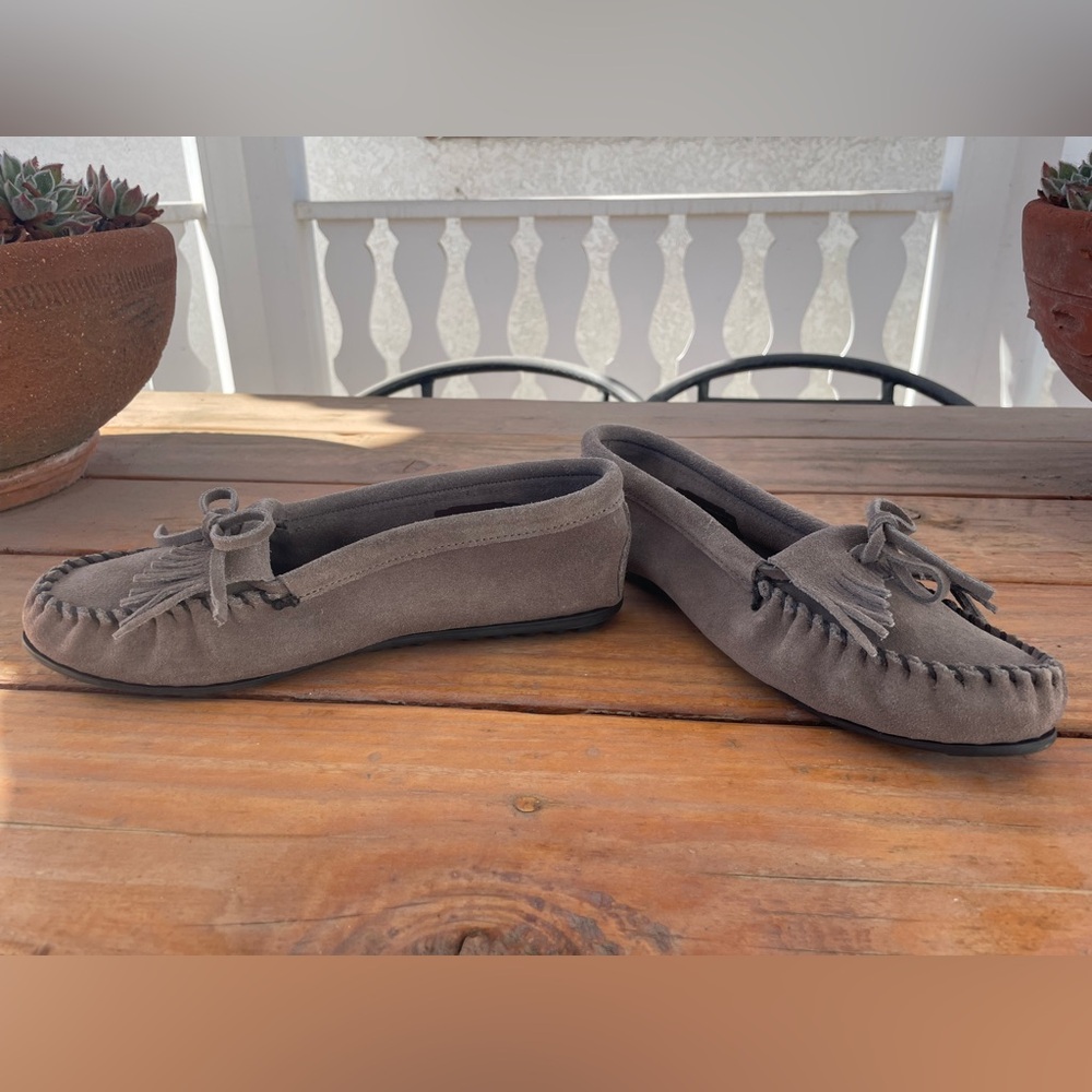 AMAZING ~LADIES TAUPE SUEDE LEATHER MINNETONKA DRIVING MOCCASINS SHOE~SZ 10 - Picture 8 of 10